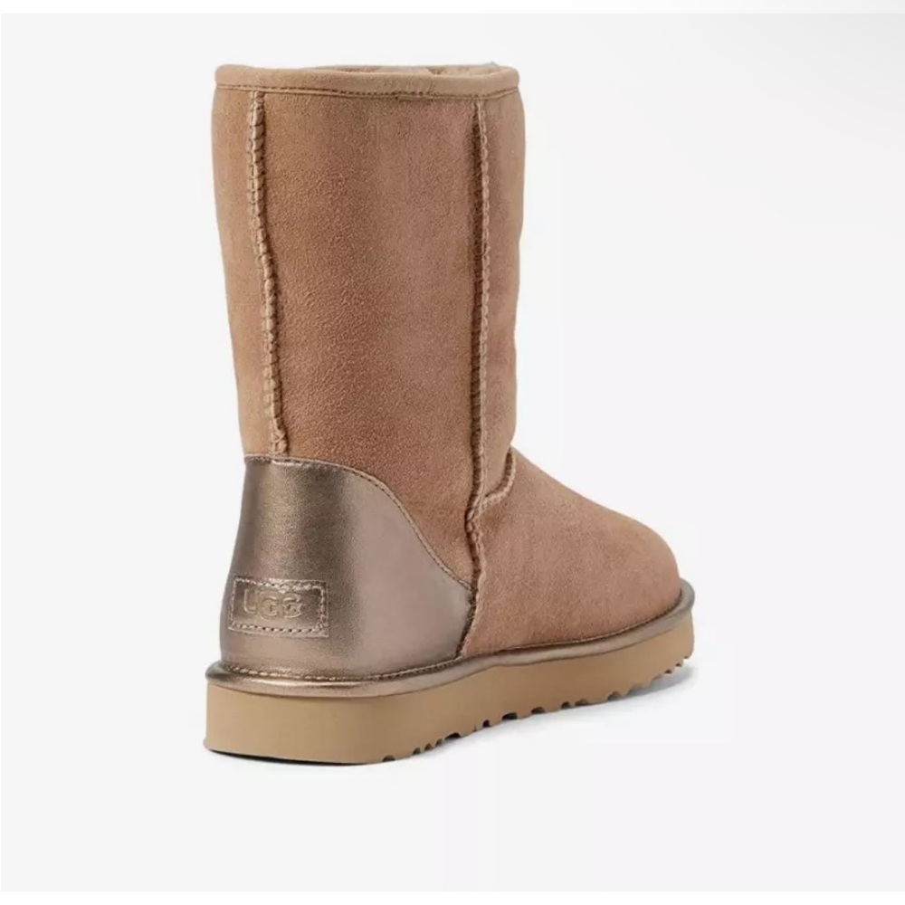 UGG Classic Short Shine Boots Beachwood Twinface Sheepskin
Water-resistant Sz 5